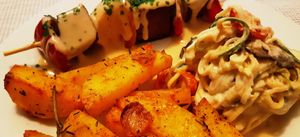 Potato wedges - Zoodles - seitan brochette at Change All Vegan - Food Truck in Lier