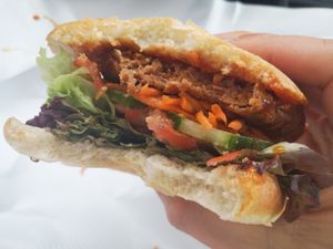 Vegan hamburger at Den Halt in Pelt