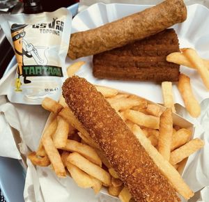 Vegan kipkorn, vegan frikandel, vegan mexicano   at Den Halt in Pelt