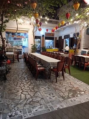 Open-air eating at Thien Phuc in Vinh