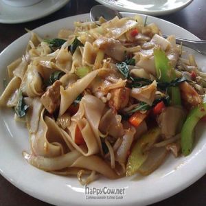 rock n roll noodle at Green Leaves - West Hollywood in West Hollywood