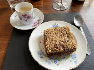 Dessert: glutenfree cake at La Clé du Bonheur in Carentan Les Marais