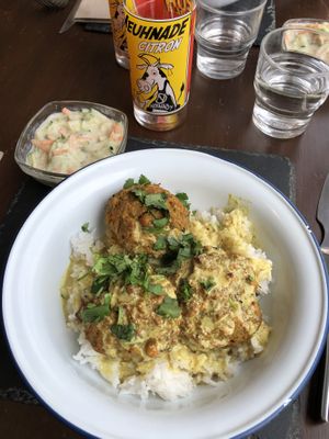 Koftas, curry de coco et raïta   at La Clé du Bonheur in Carentan Les Marais
