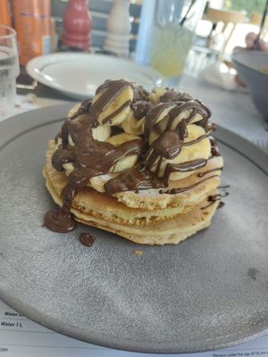Vegan pancakes met chocola en banaan at Estrella in Paphos