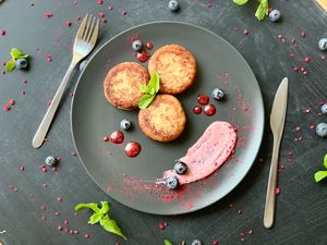 breakfast - syrniki at Rabbit Run - Maybe closed in St Petersburg