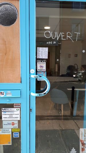 Door at Wash'Up Café Laverie Cosy in Paris