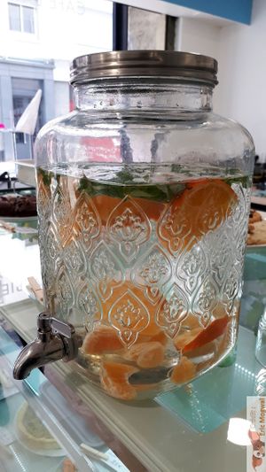 Free water at Wash'Up Café Laverie Cosy in Paris