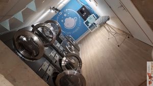 Washing machine at Wash'Up Café Laverie Cosy in Paris