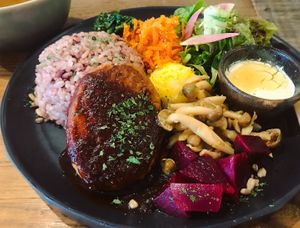 Hamburger set meal  at Mumokuteki in Osaka