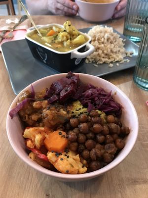 Buddha bowl and vegan curry at Bonjour in Tivat