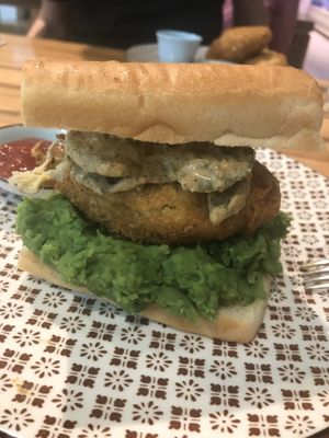 Vegan fish burger with “tartar sauce" at Gypsy - Dubai Mall in Dubai