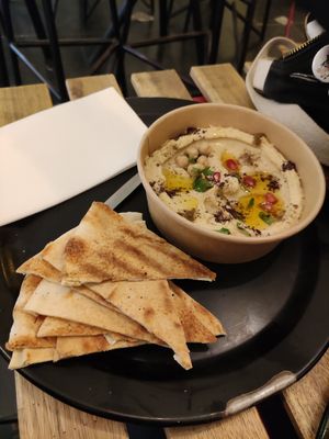 Houmous at Maha in Brussels
