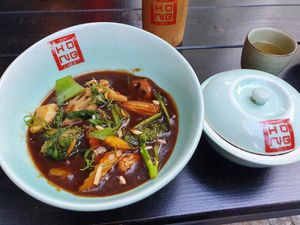 Gedämpftes Gemüse, dazu Reis im Schälchen, Nr. 35 at Top Tep - Modern Vietnamese Kitchen & Bar in Berlin