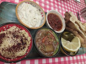 Disponibile sia in versione vegana che vegetariana at Galata Lily in Istanbul