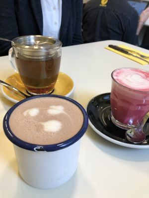 Black tea, hot chocolate and pink drink at Seven Sundays in Dusseldorf
