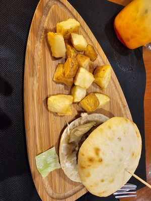 Vegan burger at La Divina Comedia in Valencia