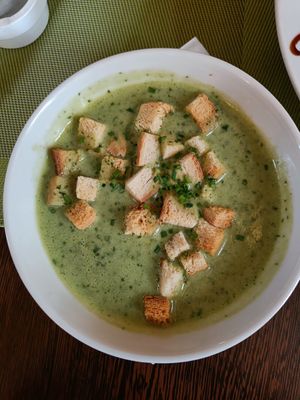 Bärlauch-Creme-Suppe (saisonal) at Bierosophie in Vienna