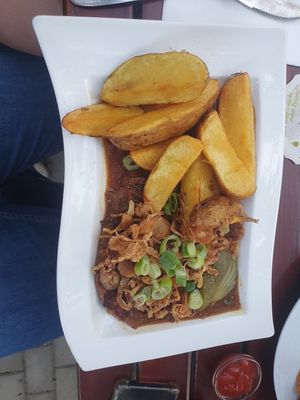 Onion roast with wedges at Bierosophie in Vienna