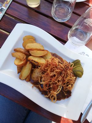 Veganer Zwiebelrostbraten at Bierosophie in Vienna