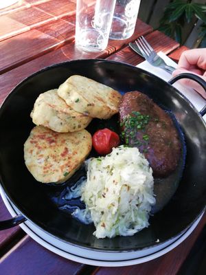 Jackfruit-Schweinsbraten at Bierosophie in Vienna