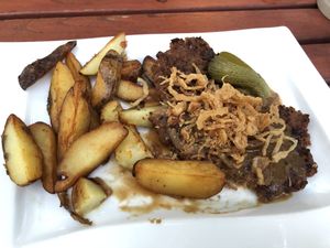 Onion roast made of soy / „zwiebelrostbraten“ at Bierosophie in Vienna