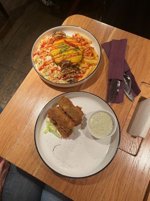 наггетсы и треш плейт at Mission in Moscow