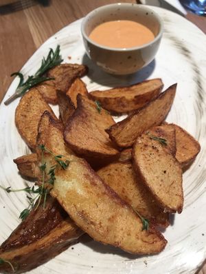 Potato wedges  at Mission in Moscow