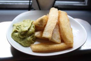Fried cassava with avocado sauce 😋 at Lúcuma VZLA in Barcelona
