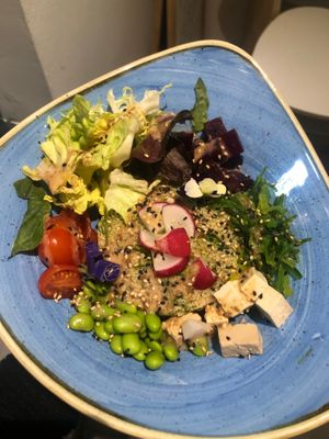 Ensalada de quinoa at Me Time in Blanes