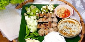 Rice paper wraps Pork at Pho Vieng Chan in Chiang Mai