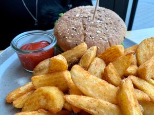 fries & burger at Plan B Burgers in Deggendorf