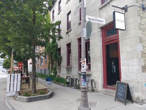 There is a small terrace in front of the restaurant. at Maelstrøm in Quebec