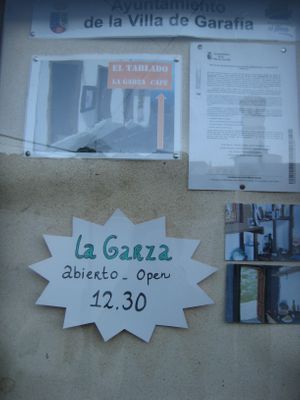sign outside, open 12.30 at La Garza in La Palma