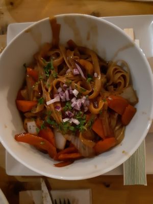 Main: stir-fry noodles at Birosta in Zaragoza