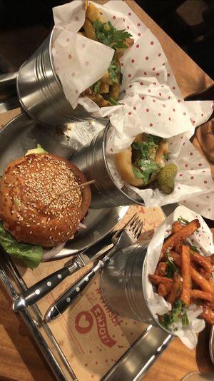 Burger, sweet potatoe Fries and onion rings at What's Beef in Hamburg