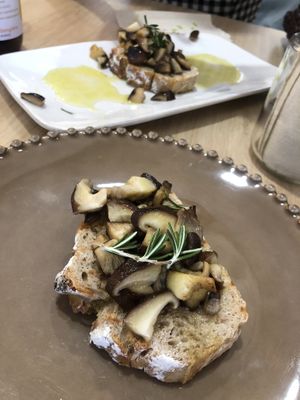 Tosta de Shitake at Raiz in Aveiro