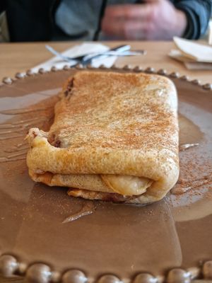 Vegan tripa filled with chocolate at Raiz in Aveiro