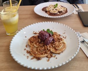 Vegan pancakes at Raiz in Aveiro
