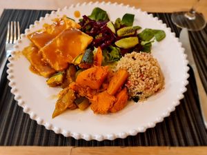Tofu steaks with quinoa and veggies at Raiz in Aveiro