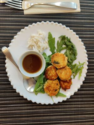 Falafel with teriyaki sauce at Raiz in Aveiro