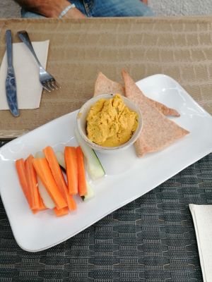 Hummus at Raiz in Aveiro