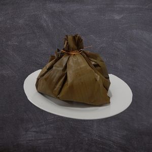 Tamal de masa de maíz, arroz, garbanzo, papa, zanahoria, seitán y yuba.  at Beth Lehem Vegano Panadería y Pastelería in Bogota