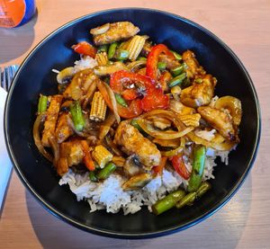 Vegan chicken teriyaki at Eazie in Breda