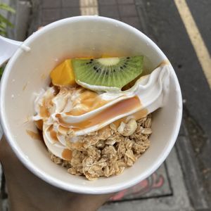 Vegan froyo with toppings #Veganuary at Yogurt Republic Ubud in Ubud