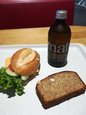 Belegtes Brötchen, Dreifachnuss-Bananenbrot & Mate (alles vegan) at Galerie in Dortmund