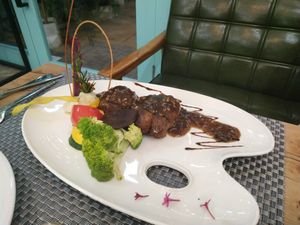 italian-herbs-roasted mushrooms with black pepper sauce at Pure Plants Vegan 原植蔬食 in Taipei