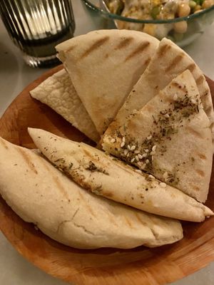 Pita bread at HUMM Restaurant in Antwerpen