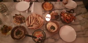 Dishes, dips and flatbread at HUMM Restaurant in Antwerpen