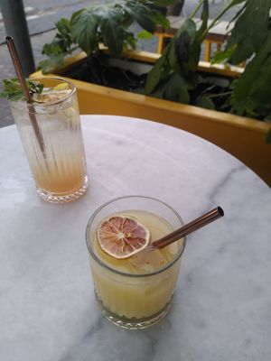 Delicious lost paradise juice and a homemade lemonade with elderflower at HUMM Restaurant in Antwerpen