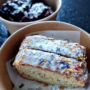 Lemon and chocolate cake take away at HUMM Restaurant in Antwerpen